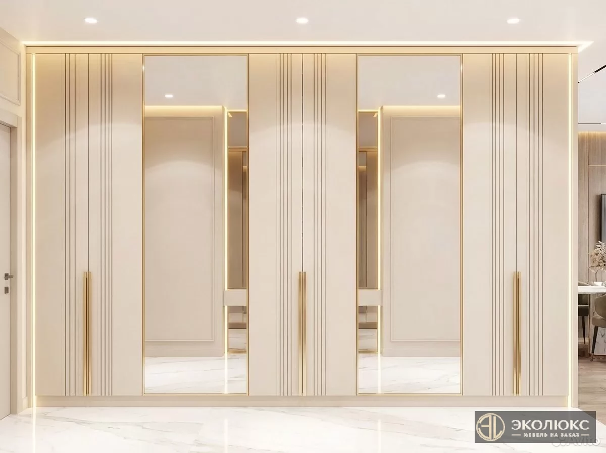 Встроенный шкаф с зеркалами и фрезеровкой